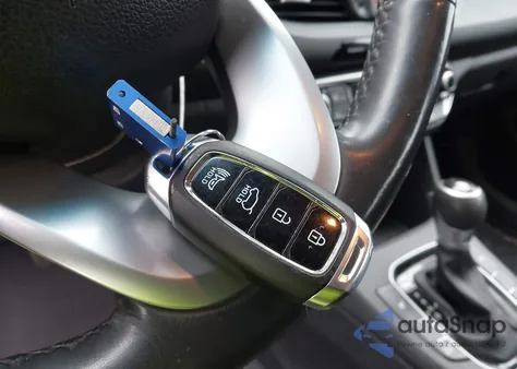 2018 Hyundai Elantra Gt z USA, uszkodzony, nr VIN KMHH35LE0JU016087